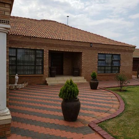 לדיח Granchis Guesthouse מראה חיצוני תמונה